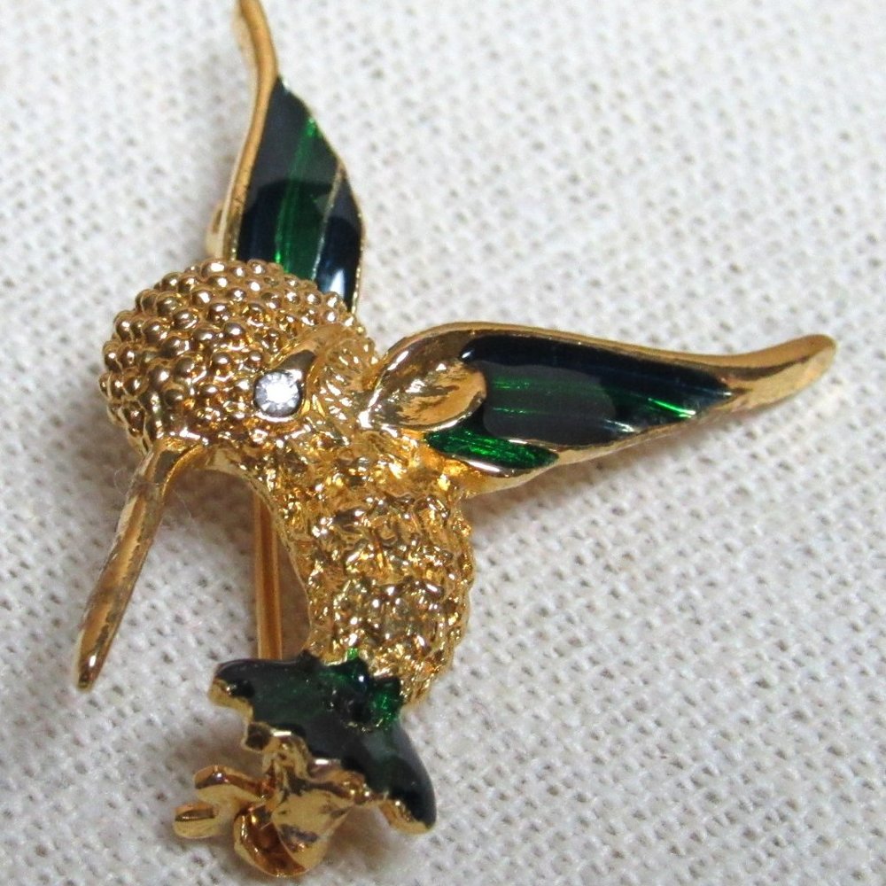 FLYING HUMMINGBIRD Pin Brooch Enameled GREEN WINGS Small Gold-tone Diamond Eye